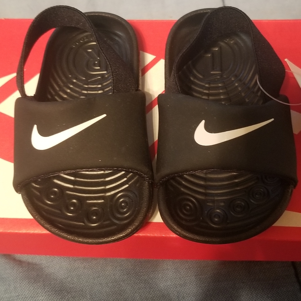 Nike 3 month old slides